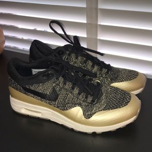 NIKE SNEAKERS brand new!